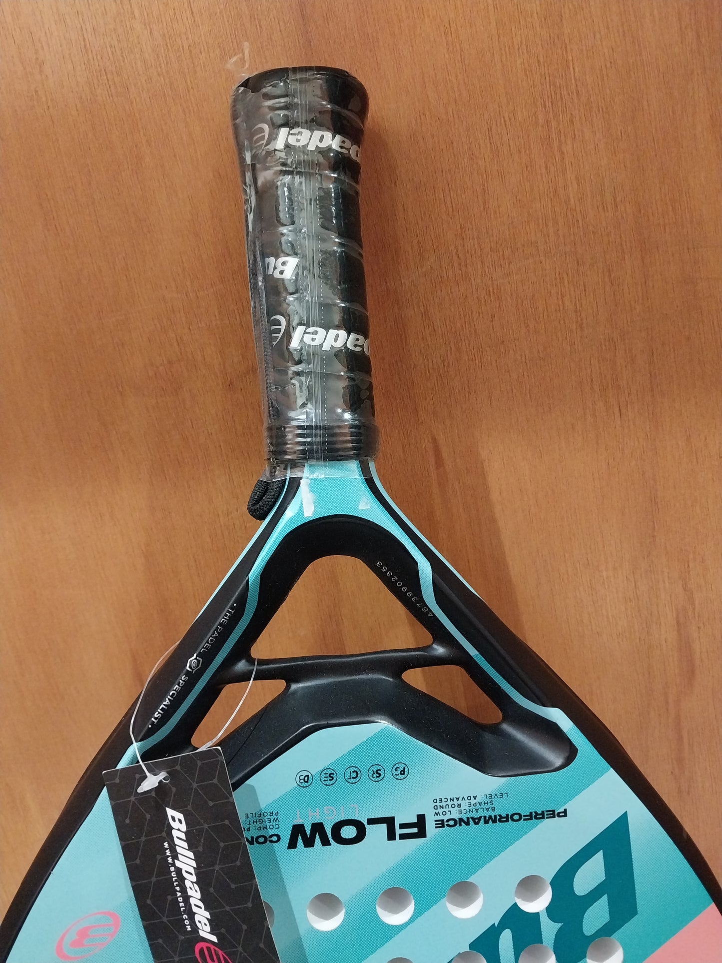 BullPadel Flow Light 2024 Padel Racket scratched