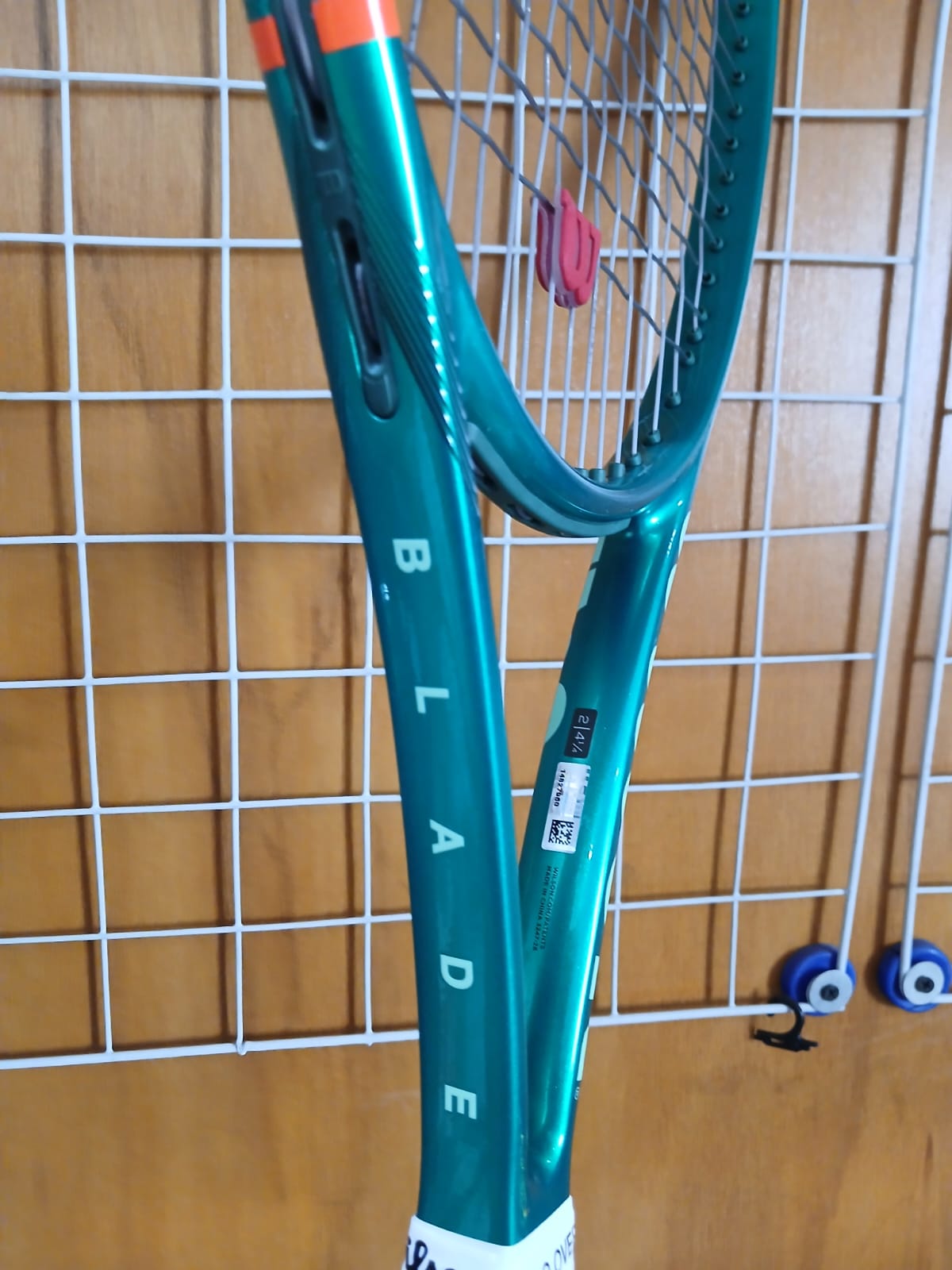 Wilson Blade 98 16x19 v10 Racket Slightly Used