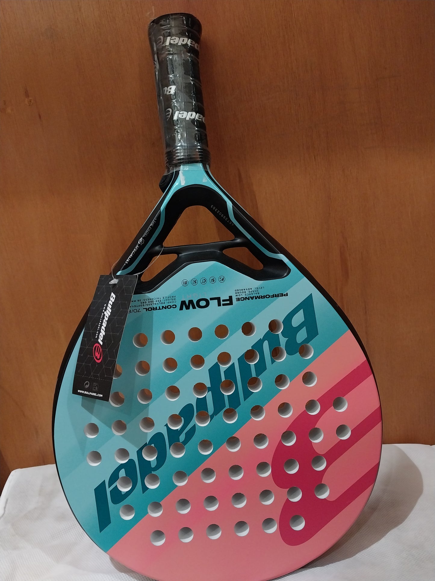 BullPadel Flow Light 2024 Padel Racket scratched